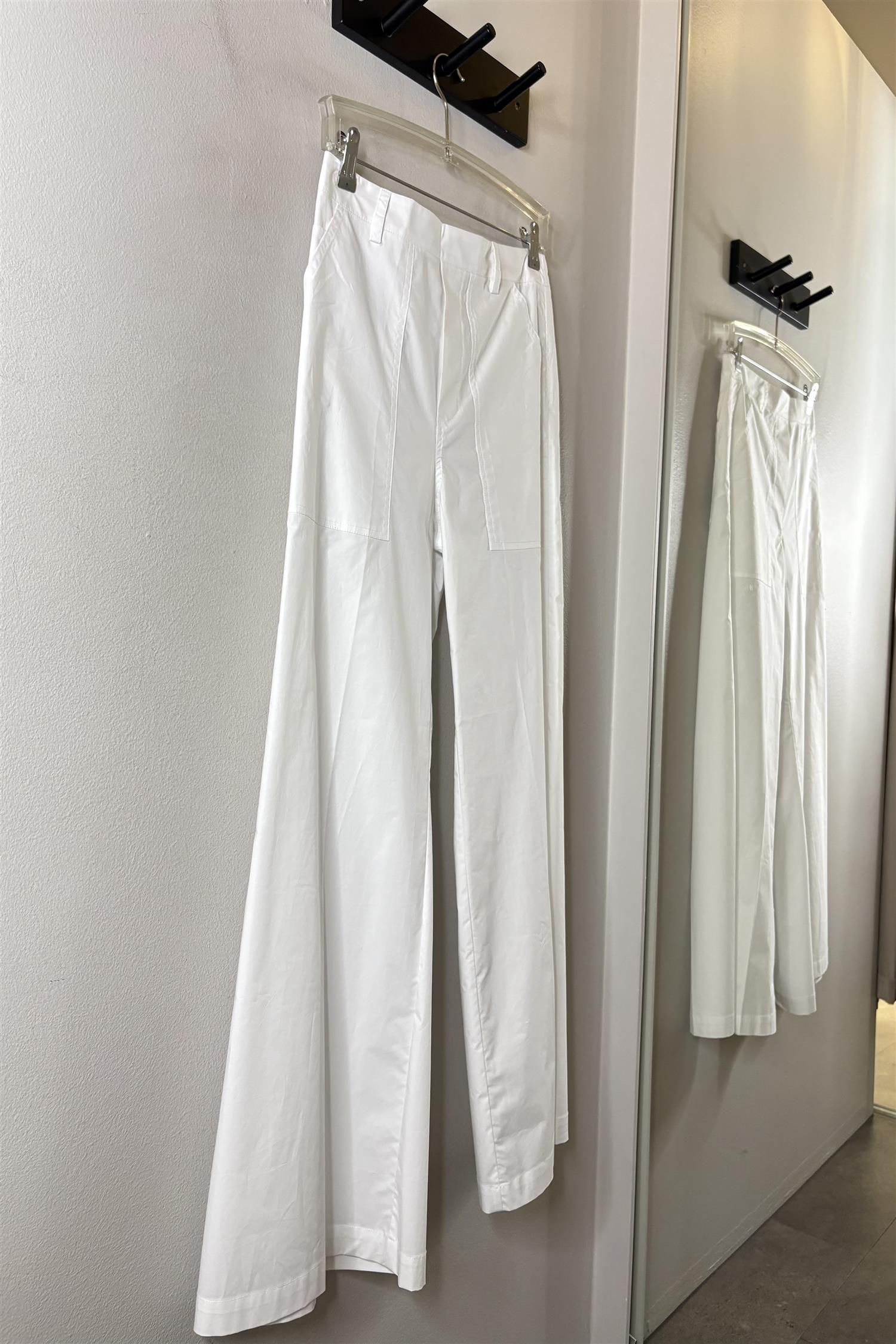 6c37210f-184f-4d2b-8541-bdade3d734a7.jpeg Trousers large fit - Bilde 1