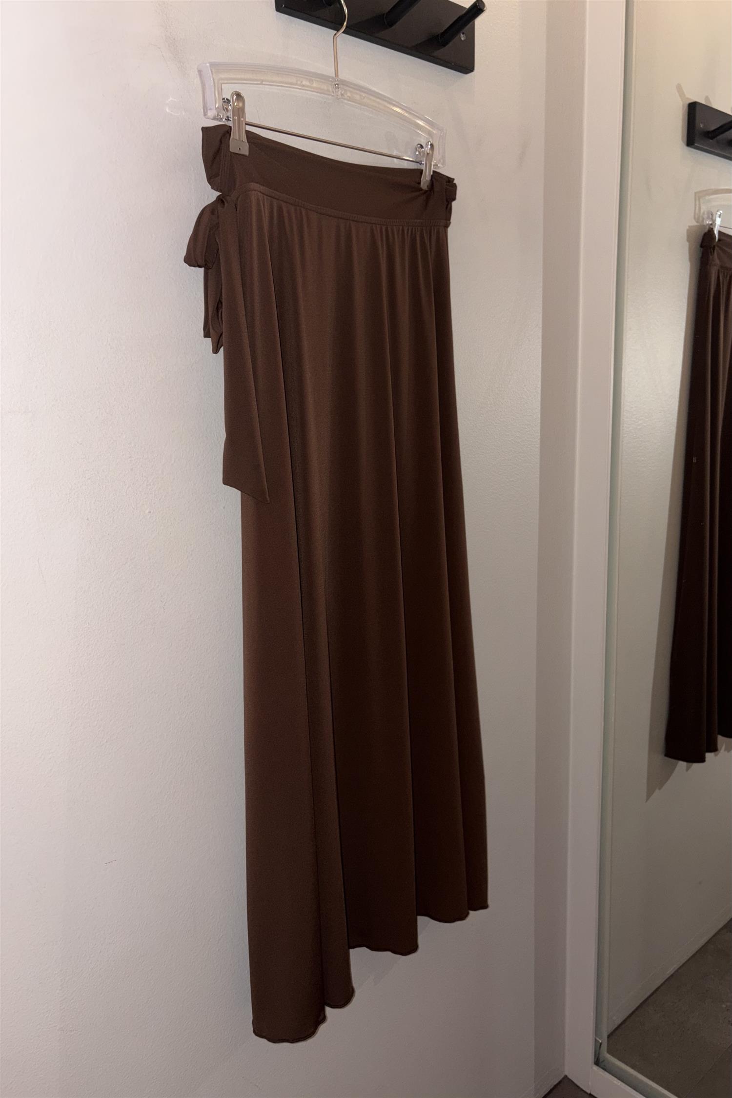 2c1e2ad4-b5b5-4423-93a6-8a339dcc8022.jpeg Elin Skirt - Bilde 1